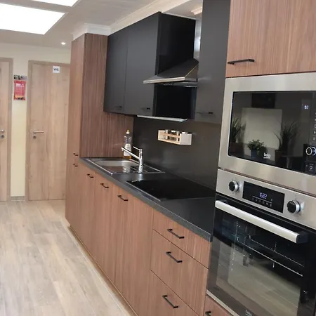 펜션 Le Panorama 라로셰안알데네